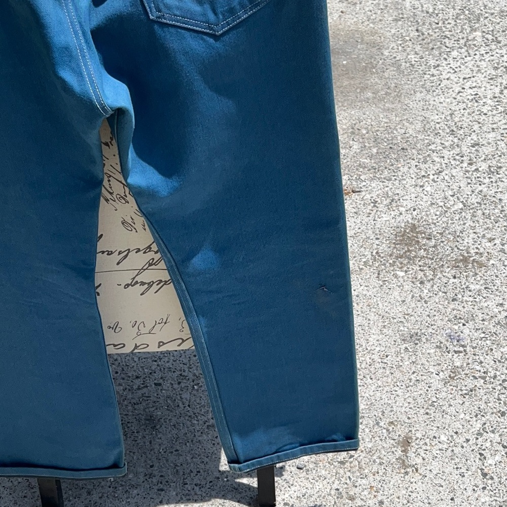 One pair of Levi’s 501 pants. In excellent condition size 34×32 turquoise